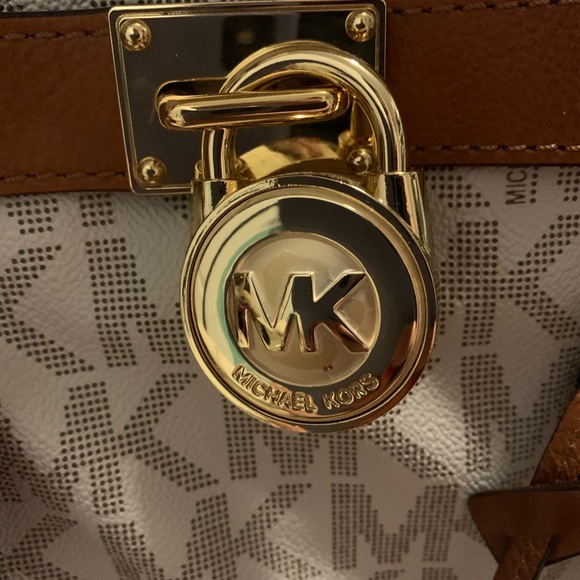 Large Michael Kors bag. Used once. - Picture 3 of 4